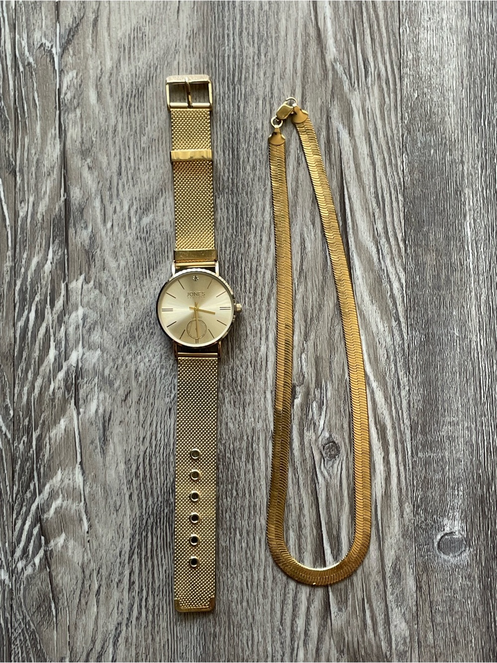 New York Jones Women's Gold Mesh Bracelet Watch with Vintage Herringbone Chain